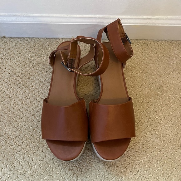 Platform Sandals - Picture 3 of 5